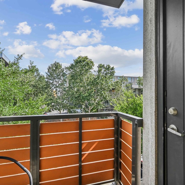 The Arnold - Private Patio 